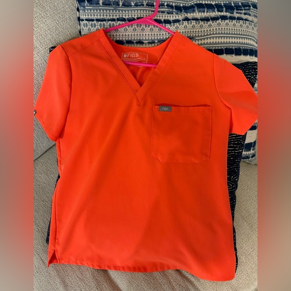 Fiery Coral Figs Scrub Set (Sm/Sm Tall) - Picture 2 of 10